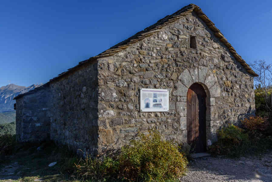 Huesca - Tella 39 - ermita de la Virgen de la Peña.jpg